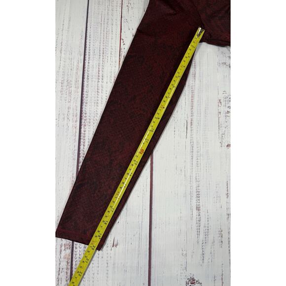 Nike Burgundy Snake Print Body Suit Woman's Size XL Long Sleeve Comfort Tight - Picture 8 of 8